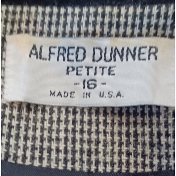 VTG ALFRED DUNNER Women's Black Plaid 100% Wool Blazer with Velvet collar 16P - Picture 5 of 5